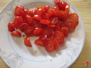 tagliare pomodori per bruschette