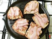 pane con i cigoli sulla piastra