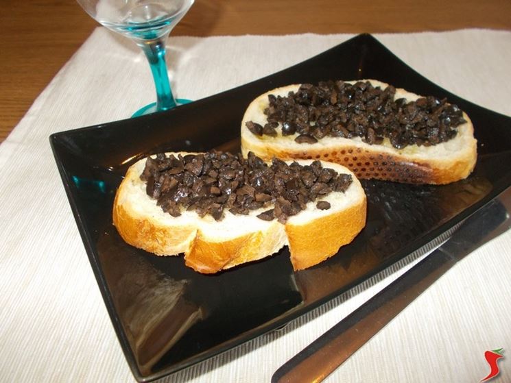 Crostini alle olive