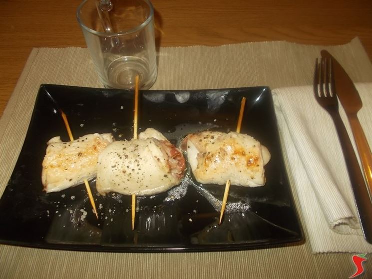 Gli involtini di pollo con prosciutto