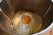 farina e uova per pasta fillo