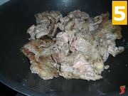 rosolare la carne 