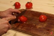 Tagliare pomodoro a dadini