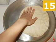 Preparare la base per la focaccia