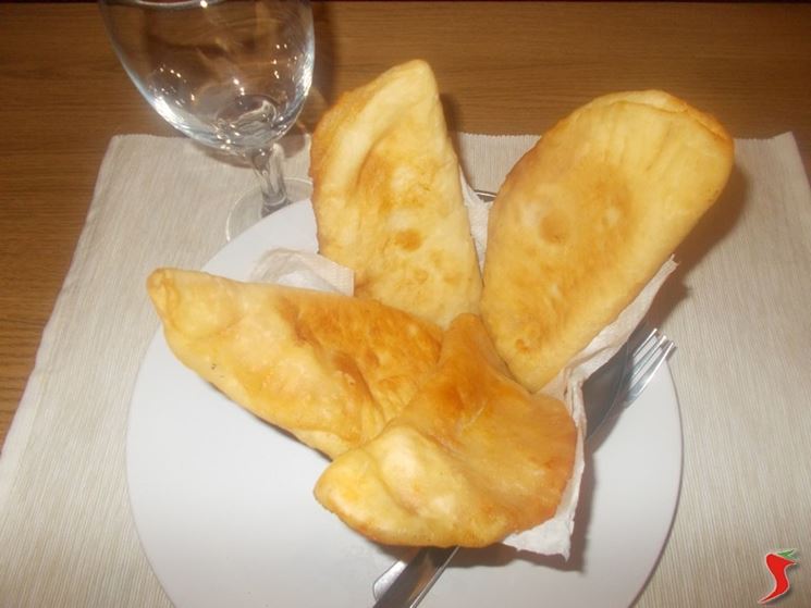 Panzerotti pomodoro e mozzarella