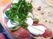 farcita con prosciutto mozzarella e rucola