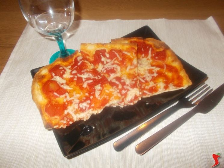 Pizza fatta in casa