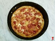 pizza con pomodoro e mozzarella