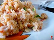 sgrano il cous cous e aggiungo prezzemolo e scorza di limone