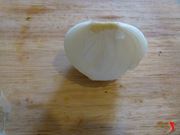 tagliare a metà la cipolla