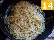 condire gli spaghetti