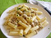 pasta con la salsiccia in bianco