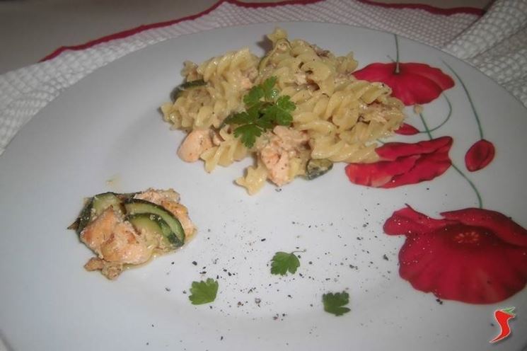 Fusilli con salmone e zucchine 