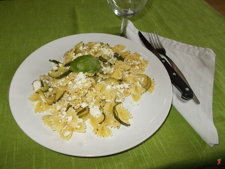 La pasta con ricotta e zucchine