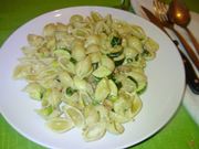 La pasta con panna e zucchine