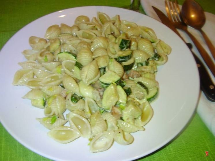 La pasta con panna e zucchine