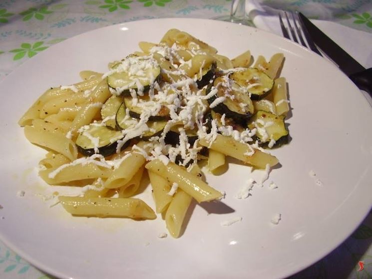 penne ricotta e zucchine