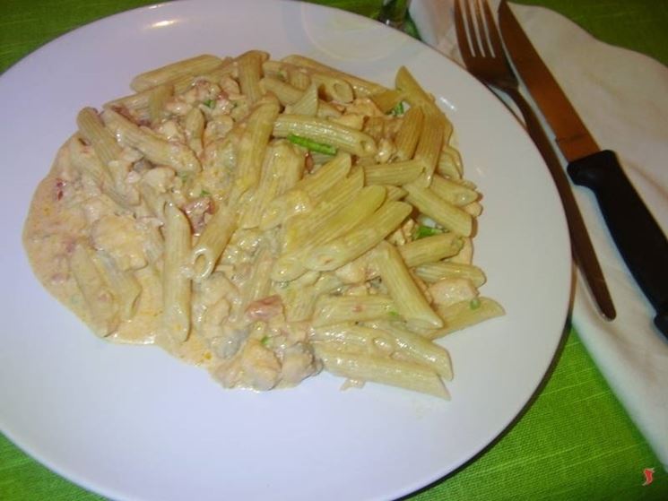 Le penne vodka e salmone