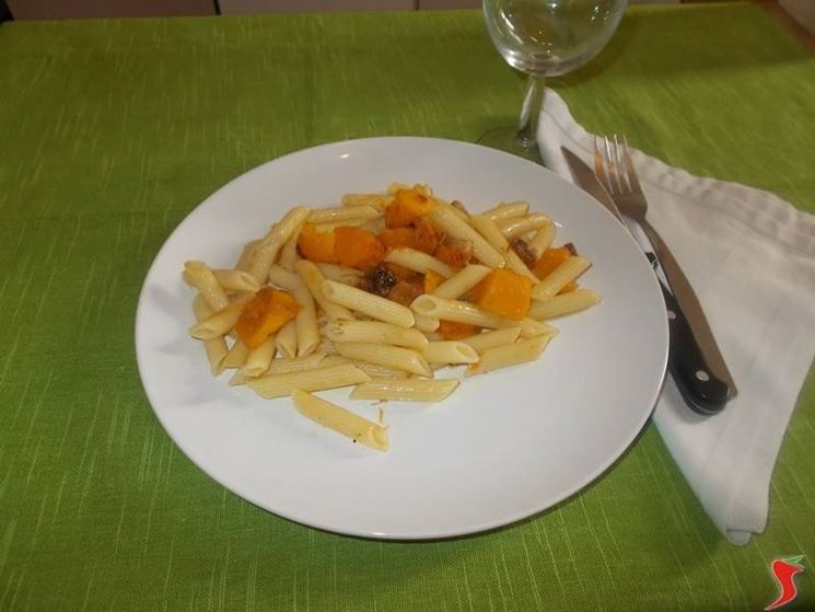 Le penne con la zucca e il guanciale