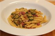 penne zucchine e pancetta