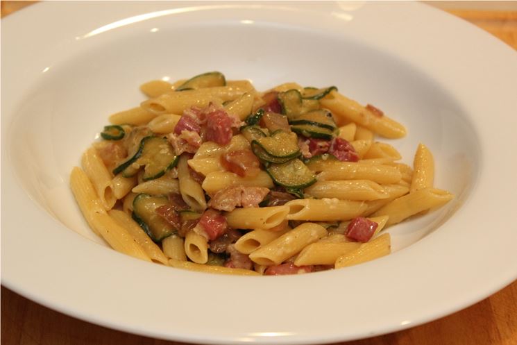 penne zucchine e pancetta