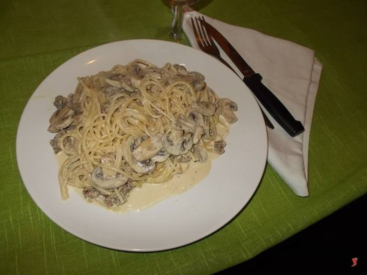 Gli spaghetti con i funghi