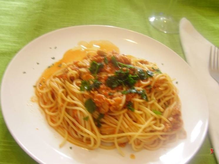 spaghetti con il tonno