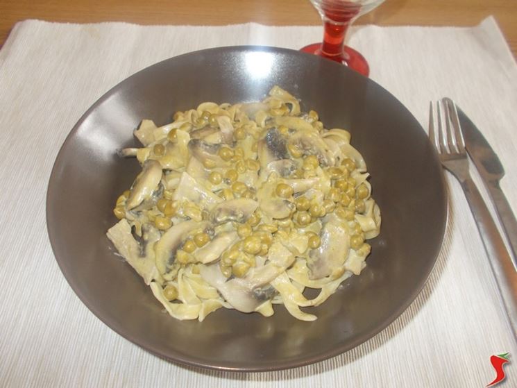 Tagliatelle piselli