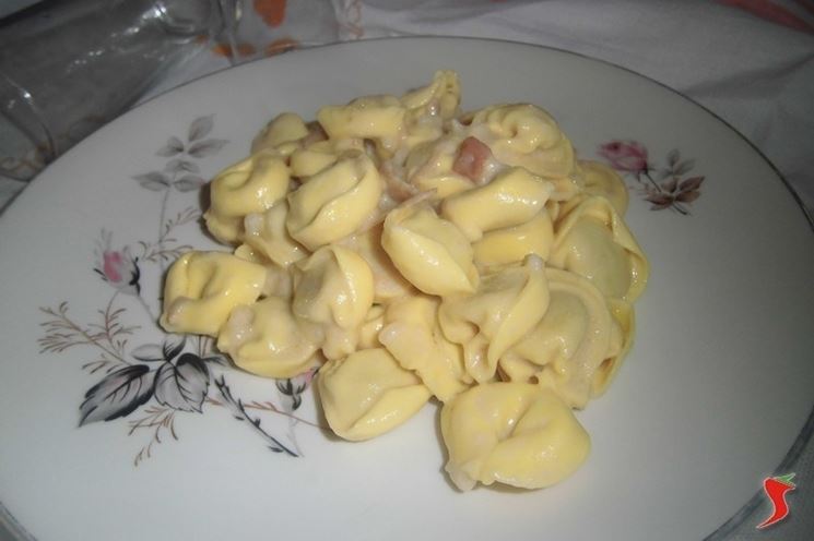 Tortellini con salsa di porcini 