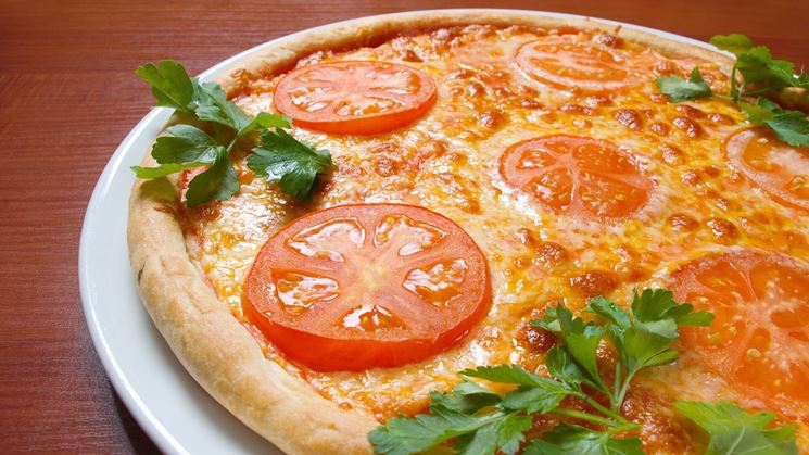 Pizza con pomodoro