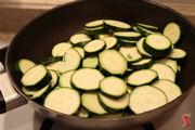 mettere le zucchine in padella
