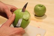 sbucciare la mela