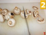 Lavorate i funghi champignon