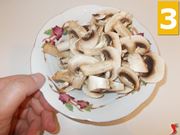 Lavorate i funghi champignon