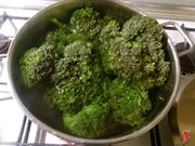 broccoli in pentola