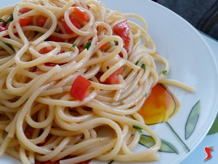 spaghetti con pomodorini e colatura di alici