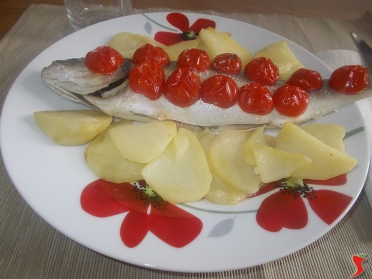 Branzino patate e pomodorini