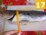 Continuate a preparare il pesce