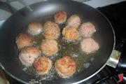 Friggere le polpette 