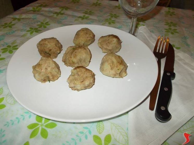 Le polpette con le patate e il tonno