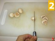 Lavorate i funghi champignon