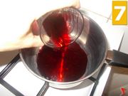 Realizzate la salsa al vino rosso