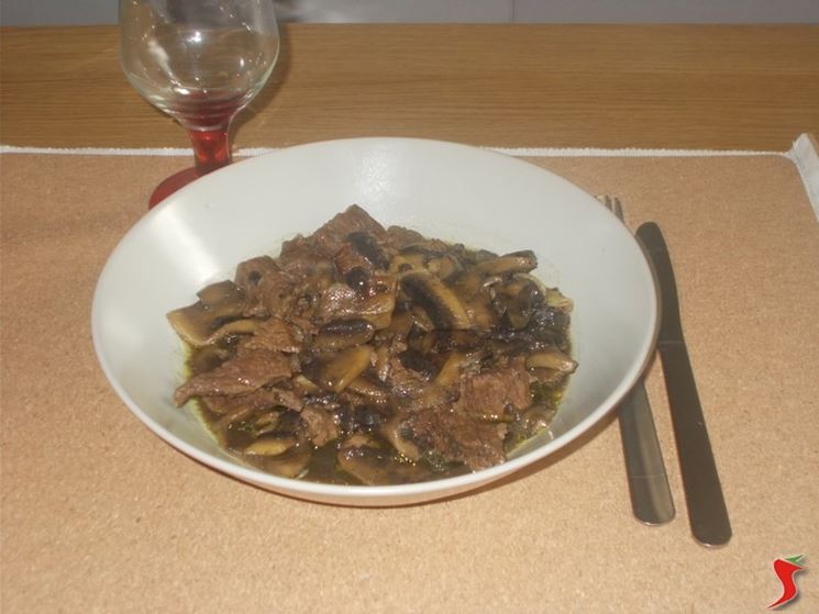 Spezzatino vitello con funghi