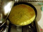 frittata pronta per essere girata