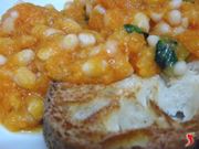 zucca e fagioli con pane abbrustolito