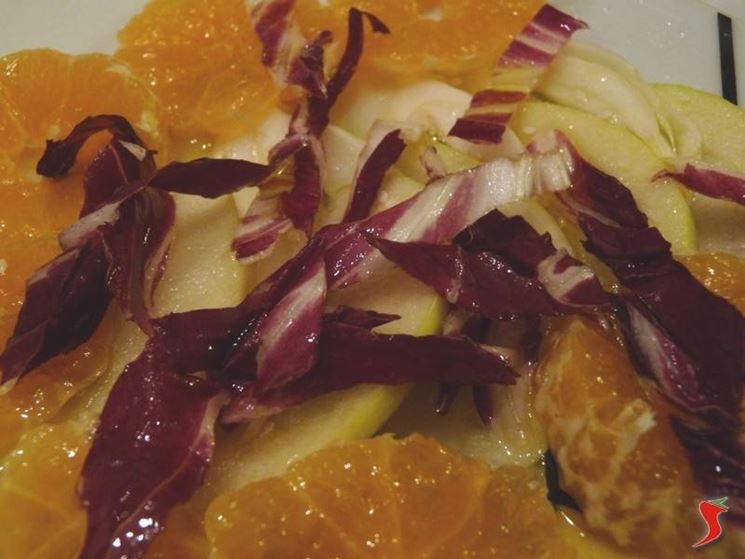 insalata di frutta e radicchio