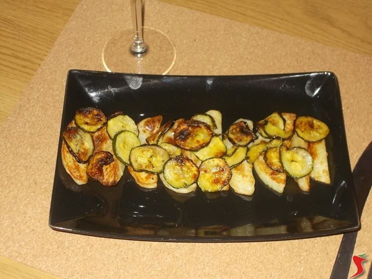 Le patate con le zucchine al forno