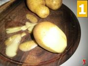 Lavate e pelate le patate 