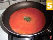 Preparare il sugo di pomodoro 