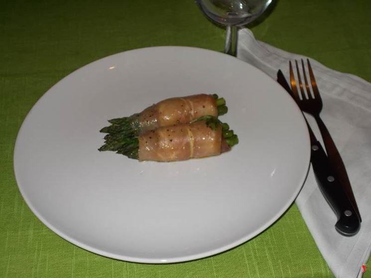 Gli asparagi con lo speck